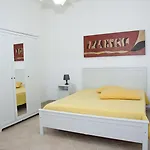 B&B 