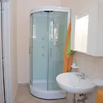 B&B 